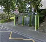 Marquesinas en el barrio de Urbi, junto al polideportivo y el nudo de transporte de Basauri